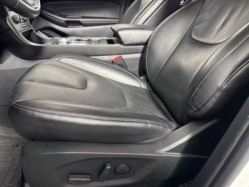 Used 2022 Ford Edge Titanium w/ Class II Trailer Tow Package image 18