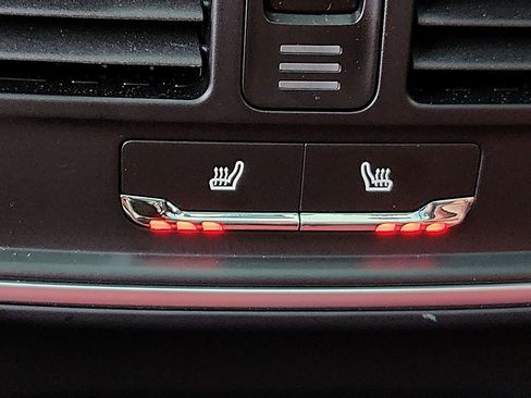 Certified 2025 Porsche Macan image 14