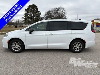 Used 2025 Chrysler Pacifica Select FWD video 3