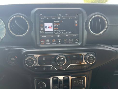 Used 2020 Jeep Gladiator Overland w/ Popular Equipment Package AWD/4WD image 12