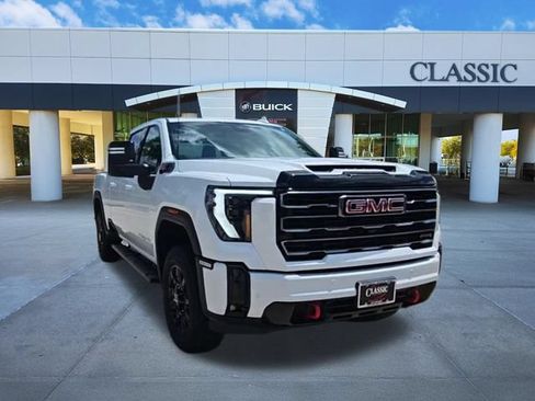 Used 2025 GMC Sierra 2500 AT4 AWD/4WD image 2