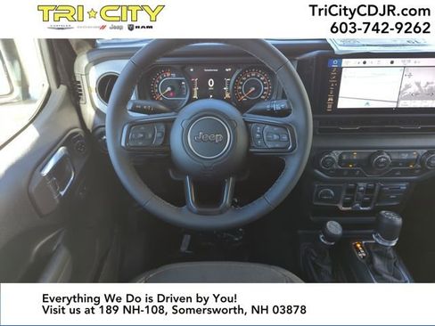 New 2025 Jeep Gladiator Sport image 16