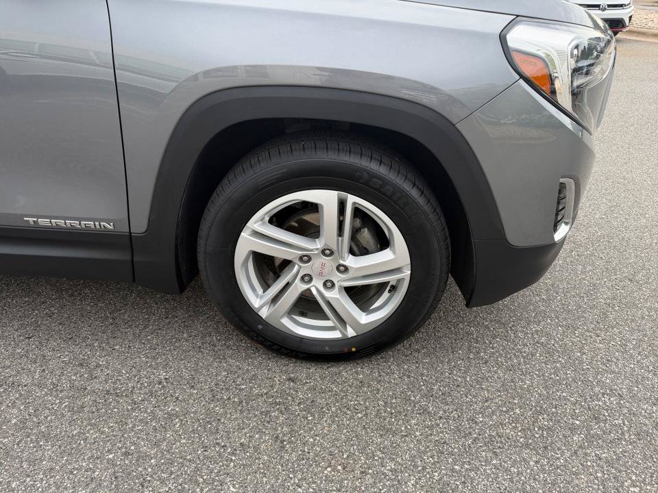 Used 2018 GMC Terrain SLE w/ Driver Convenience Package FWD image 25