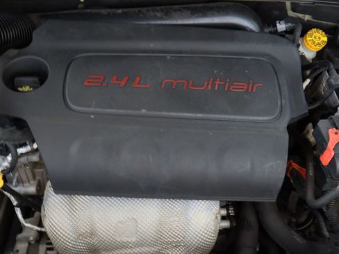 Used 2017 Jeep Renegade Latitude FWD image 29