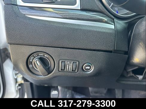 Used 2018 Chrysler 300 Touring w/ Chrome Appearance Package RWD image 17