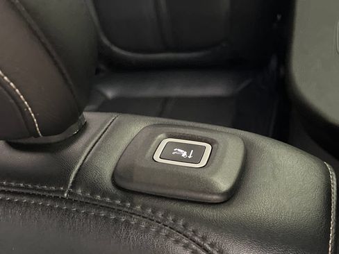 Used 2024 Jeep Wagoneer Series II w/ Flexible Seating Group RWD image 20