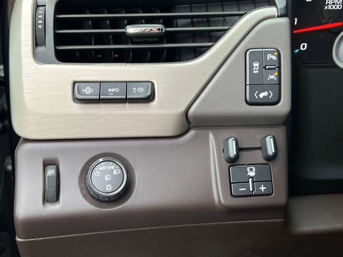 Used 2017 GMC Yukon XL Denali w/ Open Road Package image 28