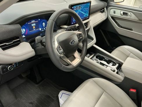 Used 2025 Ford Explorer Active w/ Active Comfort Package image 15