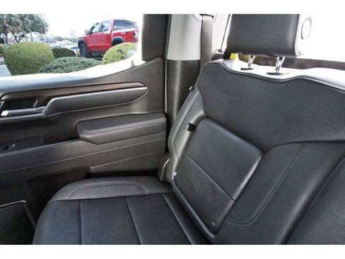 Used 2025 GMC Sierra 1500 SLT image 11