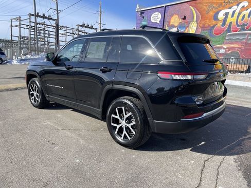 Certified 2024 Jeep Grand Cherokee Limited image 3