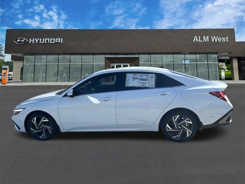New 2025 Hyundai Elantra SEL image 8