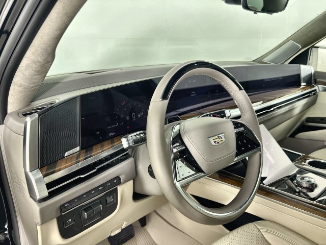 Used 2026 Cadillac Escalade ESV Platinum Sport w/ LPO, ONYX Package AWD/4WD image 10