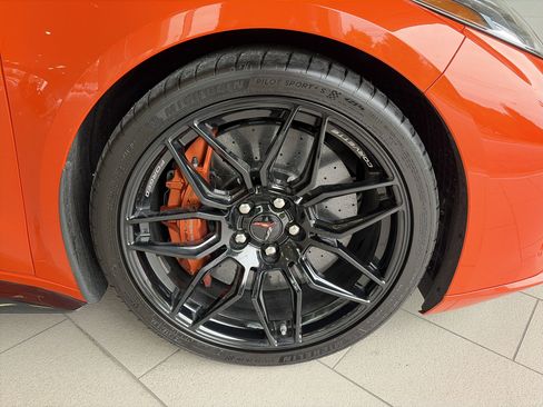 Used 2025 Chevrolet Corvette Z06 w/ Stealth Interior Trim Package RWD image 18