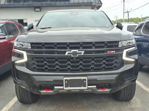 Used 2024 Chevrolet Tahoe Z71 w/ Luxury Package AWD/4WD image 2