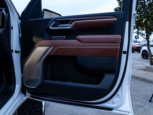 Used 2025 GMC Sierra 1500 Denali Ultimate image 36