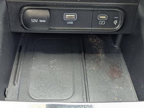 Used 2024 Kia Telluride EX w/ EX Captain's Chair Package FWD image 32