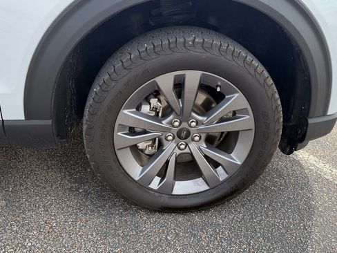 Certified 2025 Ford Explorer Active w/ Active Comfort Package AWD/4WD image 16