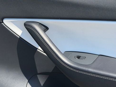 Used 2021 Tesla Model Y Long Range image 38