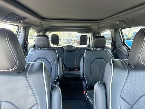 New 2026 Chrysler Pacifica Limited w/ Trailer Tow Group image 29