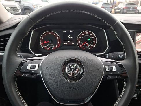 Used 2021 Volkswagen Jetta SE w/ SE Cold Weather Package image 19