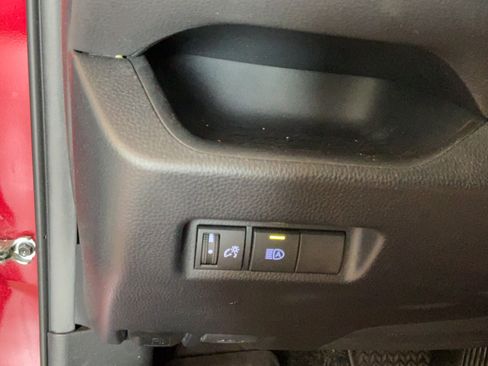 Used 2020 Toyota RAV4 XLE FWD image 29