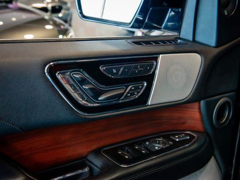 Used 2019 Lincoln Navigator L Reserve w/ Cargo Package AWD/4WD image 43