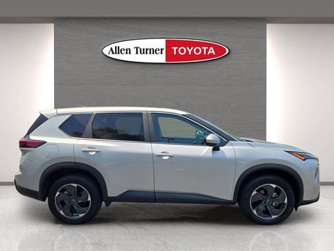 Used 2024 Nissan Rogue SV AWD/4WD image 5