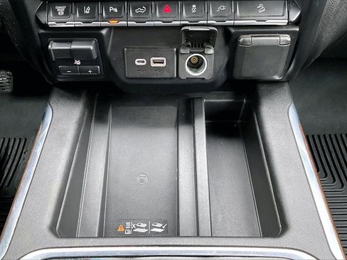 Used 2020 Chevrolet Silverado 2500 High Country w/ Technology Package image 17