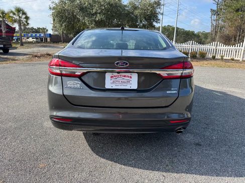 Used 2017 Ford Fusion SE w/ Fusion SE Technology Package image 32