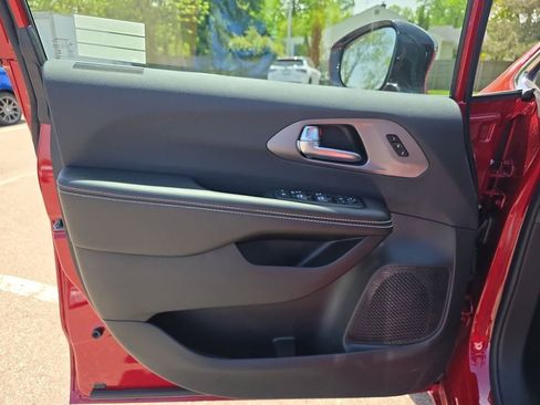 New 2027 Chrysler Pacifica Limited FWD image 31