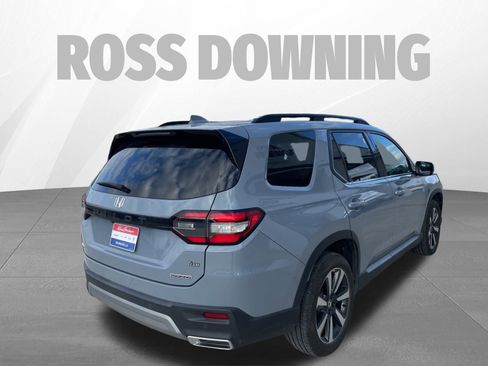 Used 2024 Honda Pilot Touring image 4