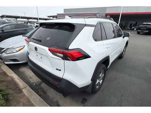 Used 2025 Toyota RAV4 XLE w/ Convenience Package FWD image 5