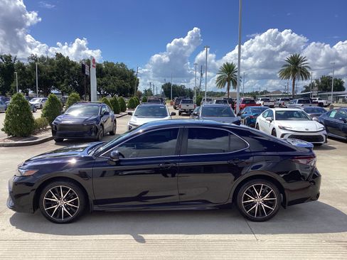 Used 2023 Toyota Camry SE FWD image 4