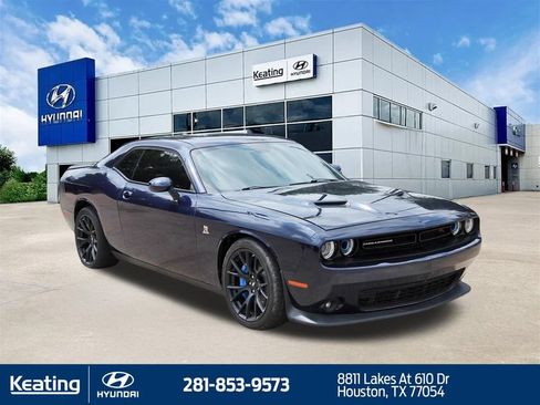 Used 2017 Dodge Challenger R/T Scat Pack w/ Dynamics Package RWD image 3
