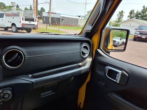 Used 2019 Jeep Wrangler Unlimited Sahara w/ Quick Order Package 24M Moab image 18