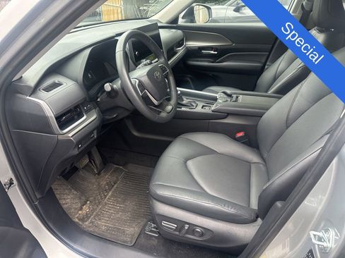 Used 2024 Toyota Grand Highlander XLE FWD image 10