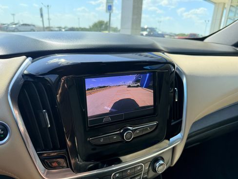 Used 2022 Chevrolet Traverse LS FWD image 18