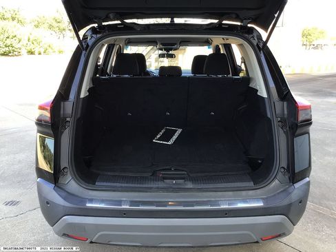 Used 2021 Nissan Rogue SV FWD image 12