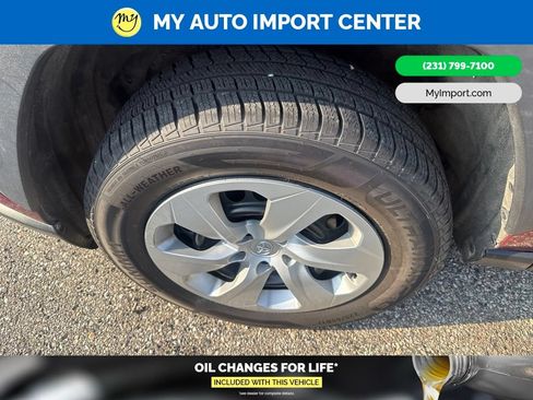 Used 2022 Toyota RAV4 LE FWD image 6