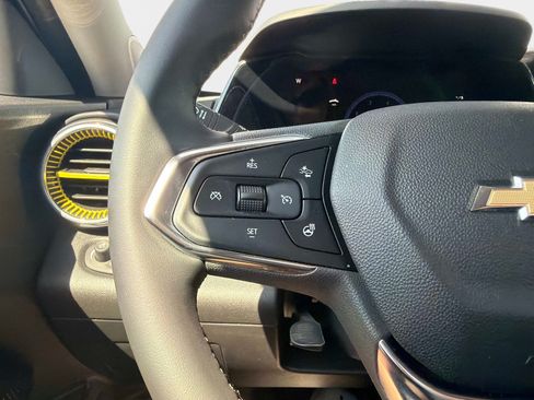 Used 2024 Chevrolet Trax LT w/ Driver Confidence Package FWD image 29