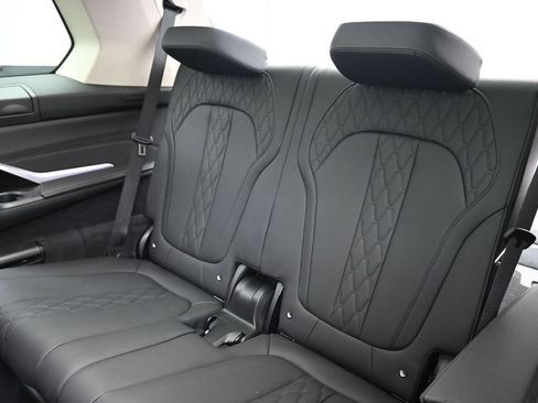 Used 2022 BMW X7 xDrive40i w/ Executive Package AWD/4WD image 17