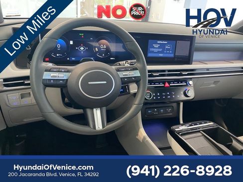 Certified 2025 Hyundai Tucson Limited FWD image 12