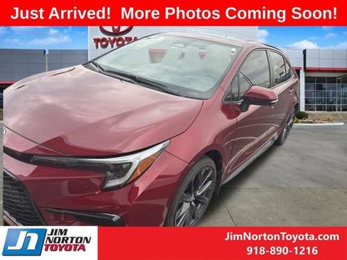 Used 2023 Toyota Corolla SE w/ SE Package FWD image 3