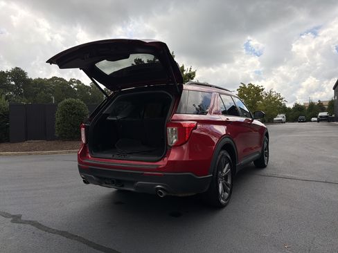 Used 2024 Ford Explorer XLT w/ Equipment Group 202A RWD image 42