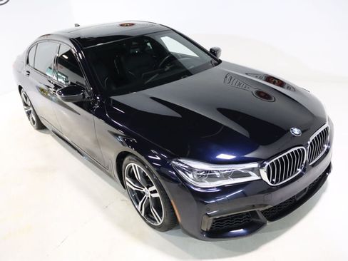 Used 2019 BMW 750i RWD image 25