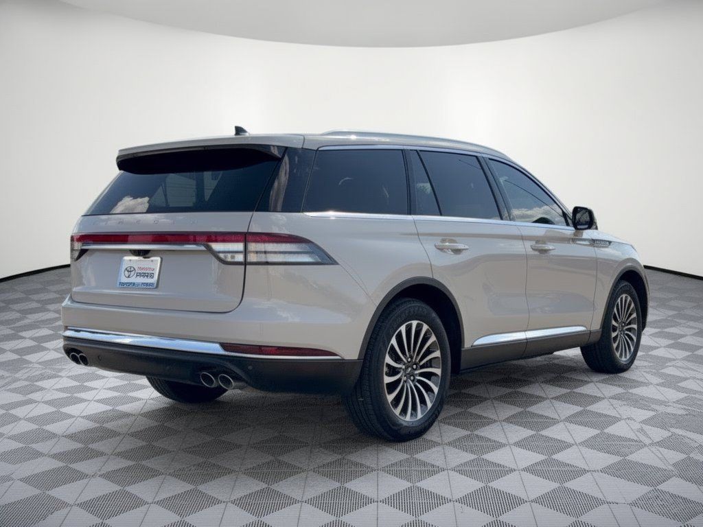 Used 2024 Lincoln Aviator AWD w/ Premium Package image 9