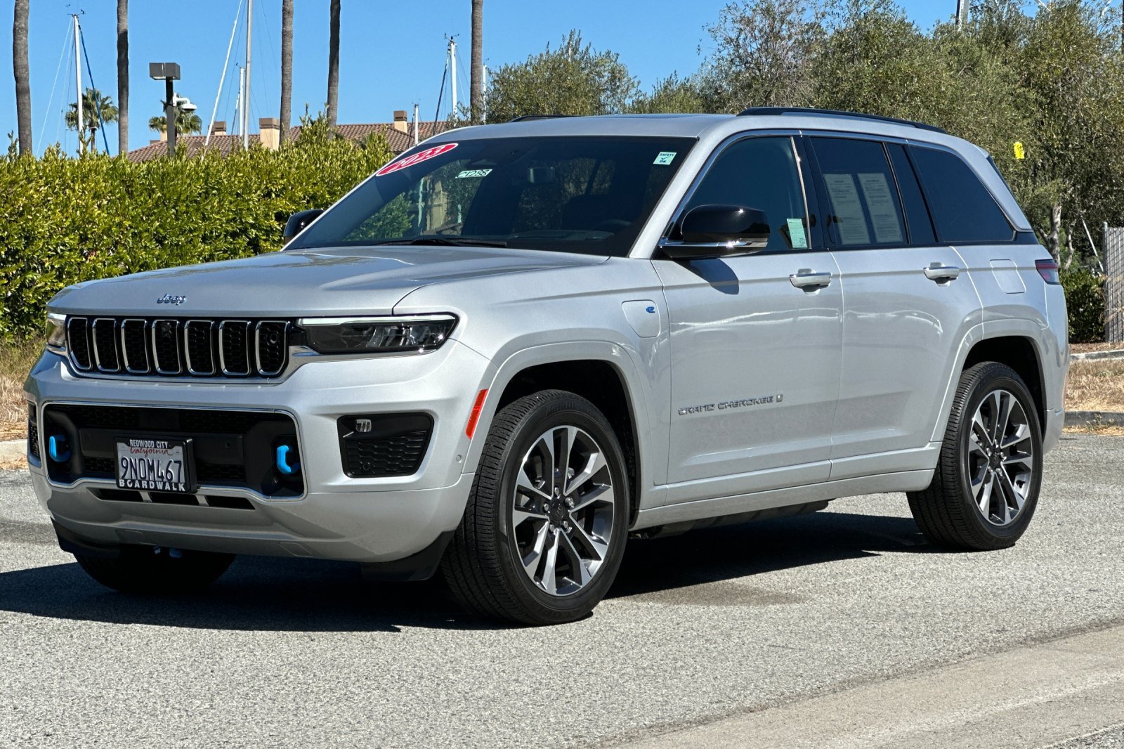 Used 2023 Jeep Grand Cherokee Overland w/ Advanced Protech Group III AWD/4WD image 8