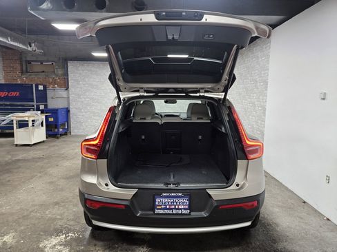 Used 2024 Volvo XC40 B5 Plus image 42