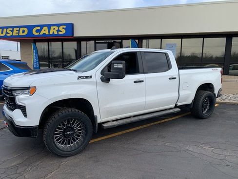 Used 2025 Chevrolet Silverado 1500 LT Trail Boss w/ Convenience Package II image 2