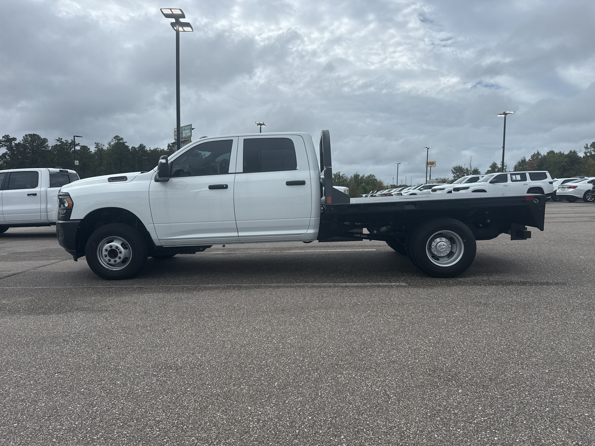 New 2024 RAM 3500 Tradesman w/ Convenience Group AWD/4WD image 2